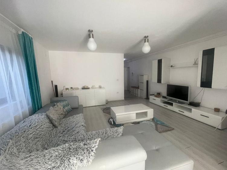 Apartament cu 2 camere decomandat în Giroc
