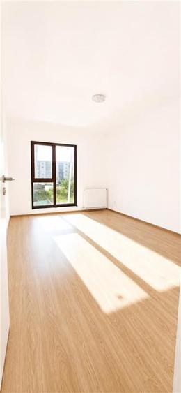 Apartament cu 2 camere decomandat în Tractorul