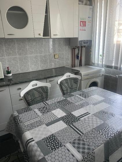 Apartament cu 3 camere decomandat, mobilat în Central