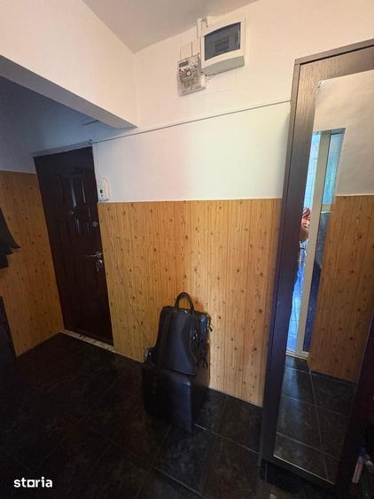 Apartament cu 3 camere semidecomandat în Tătărași