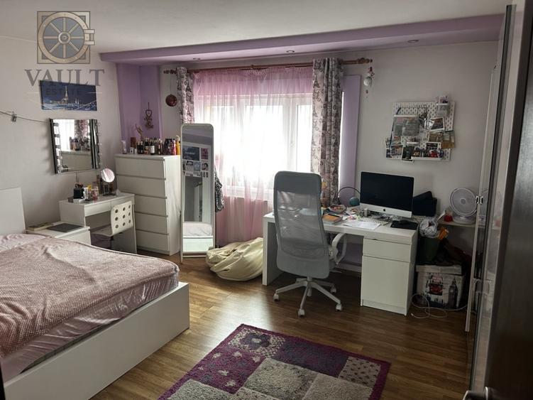 Apartament cu 4 camere decomandat, mobilat în Sebastian