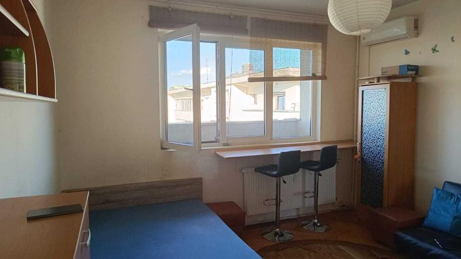 Apartament cu 3 camere decomandat în Basarab