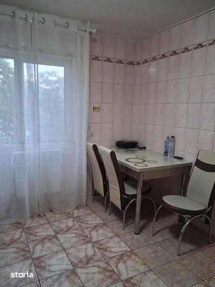 Apartament cu 4 camere decomandat în Giurgiului