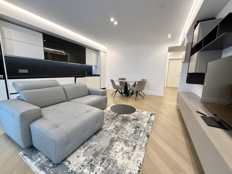 Apartament cu 3 camere decomandat, mobilat în Iancu Nicolae