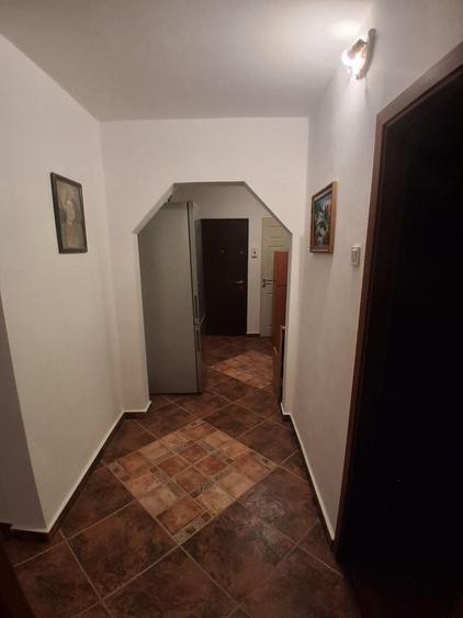 De vanzare apartament 4 camere - 2