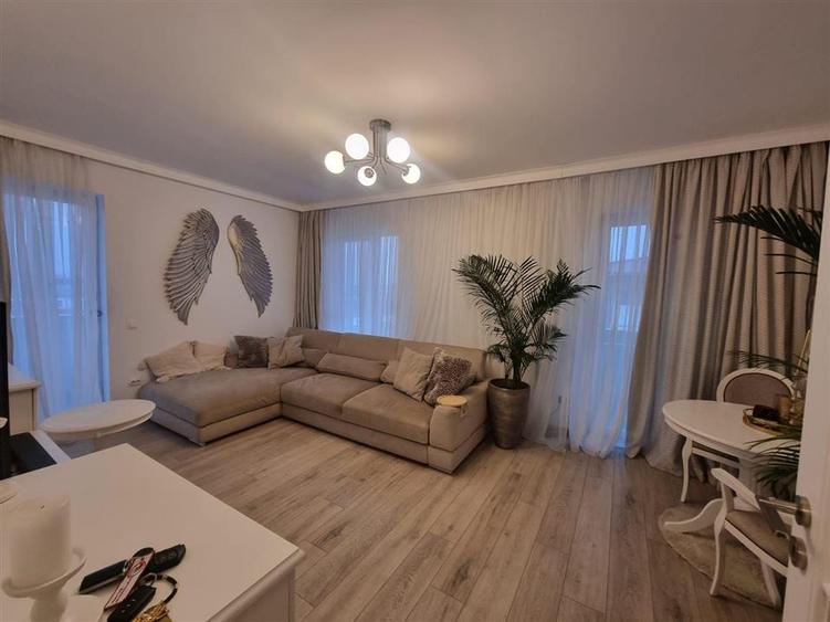 Apartament cu 3 camere decomandat, mobilat în Central
