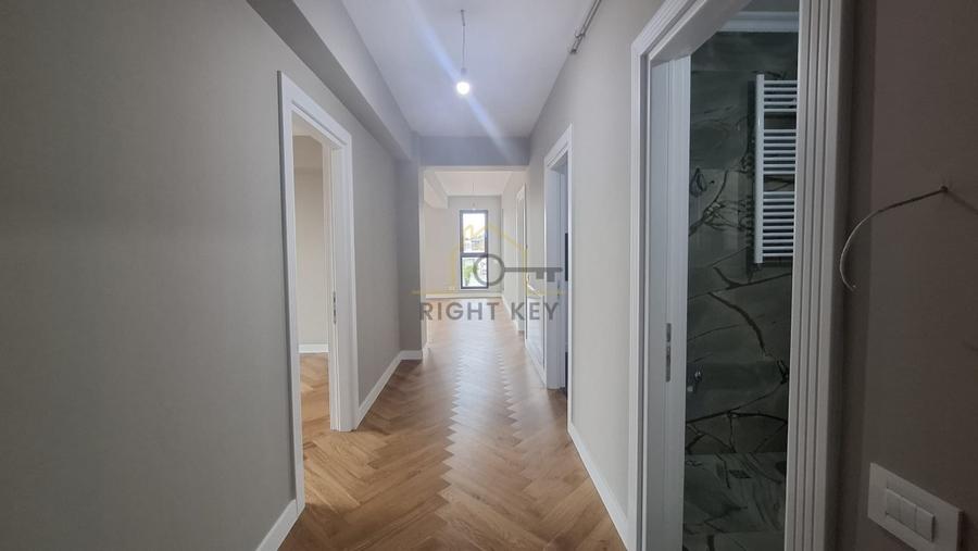 Apartament cu 3 camere decomandat în Băneasa