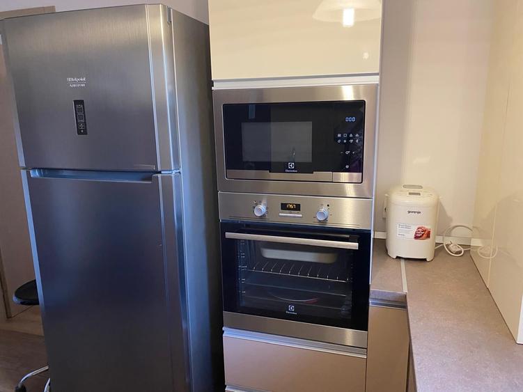 Apartament cu 3 camere semidecomandat, mobilat în Gara de Nord