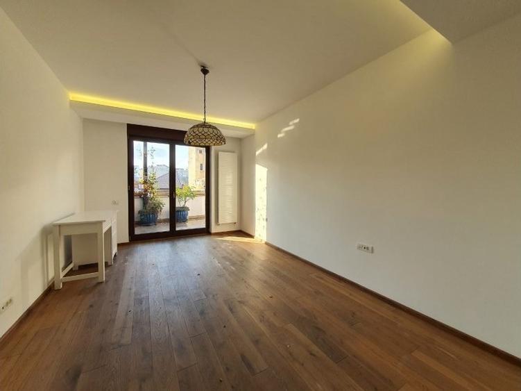 Apartament cu 4 camere în P-ța Romană