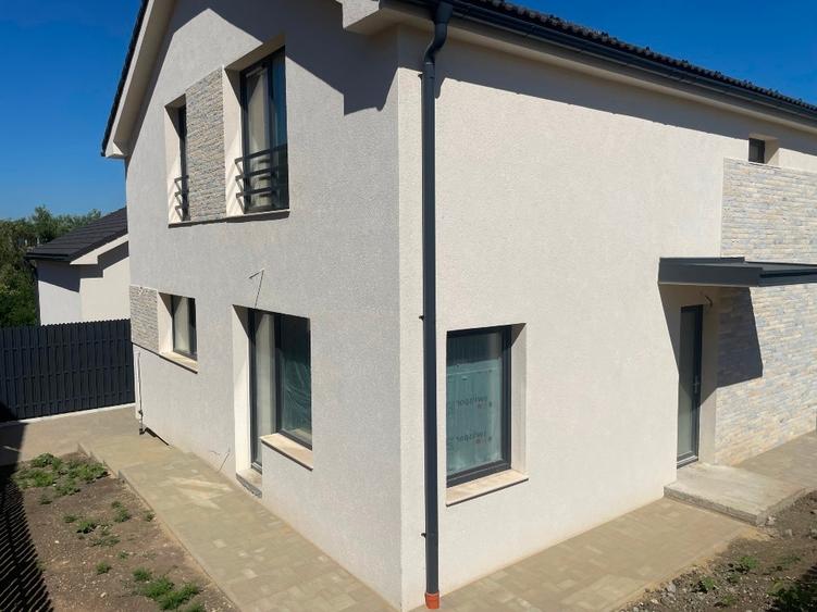 Duplex cu 4 camere cu Teren 250 Mp în Dezmir