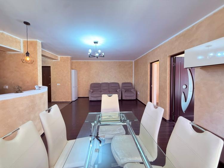Apartament cu 4 camere semidecomandat, mobilat în Central