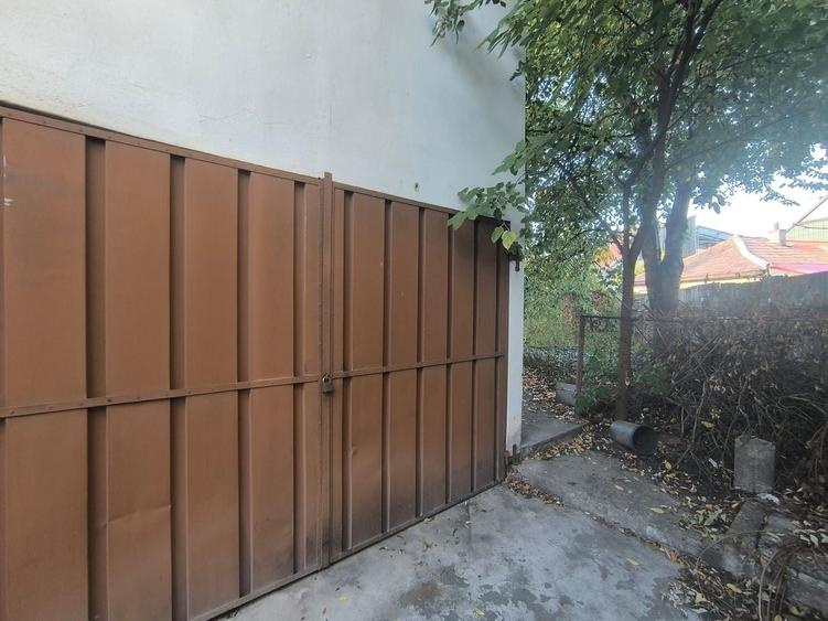 Casă individuală cu 3 camere cu Canalizare în Plopilor