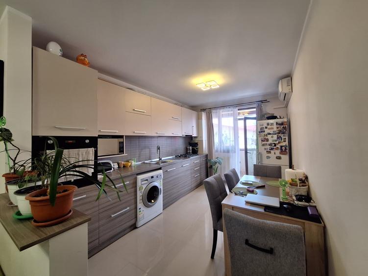 Apartament cu 2 camere semidecomandat, mobilat în Florești