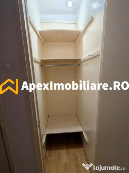 Apartament cu 3 camere semidecomandat în Universitate