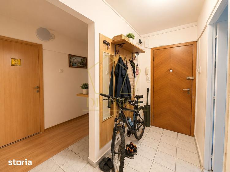Apartament cu 4 camere decomandat în Lipovei