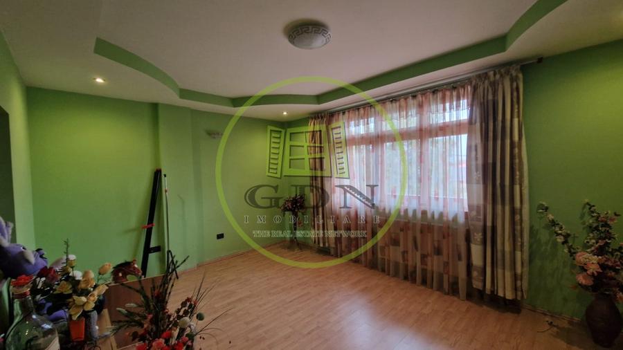 Spațiu comercial, de 800 mp, în Rovine