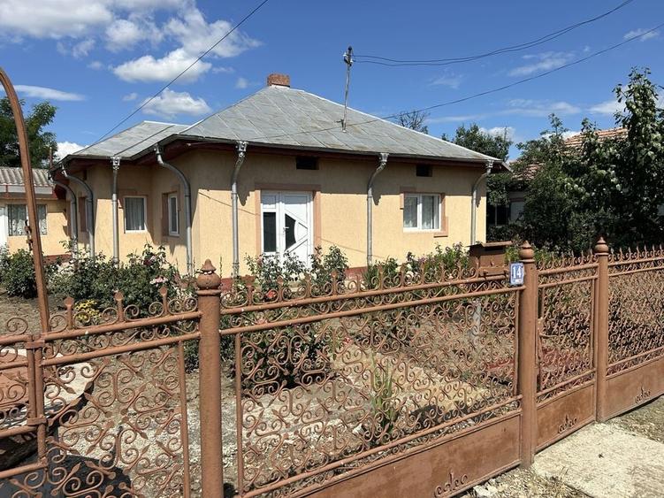 Casă cu 4 camere în Colibași