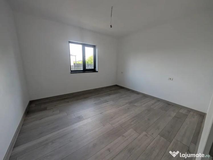 Casă cu 4 camere cu Teren 400 Mp în Central