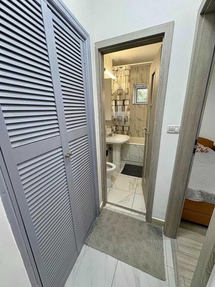 Apartament cu 4 camere decomandat în Exterior Vest