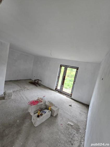 Casă cu 2 camere cu Teren 30000 Mp în Valea Leșului