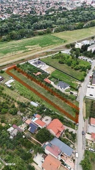 Teren de 2200 mp, în Central