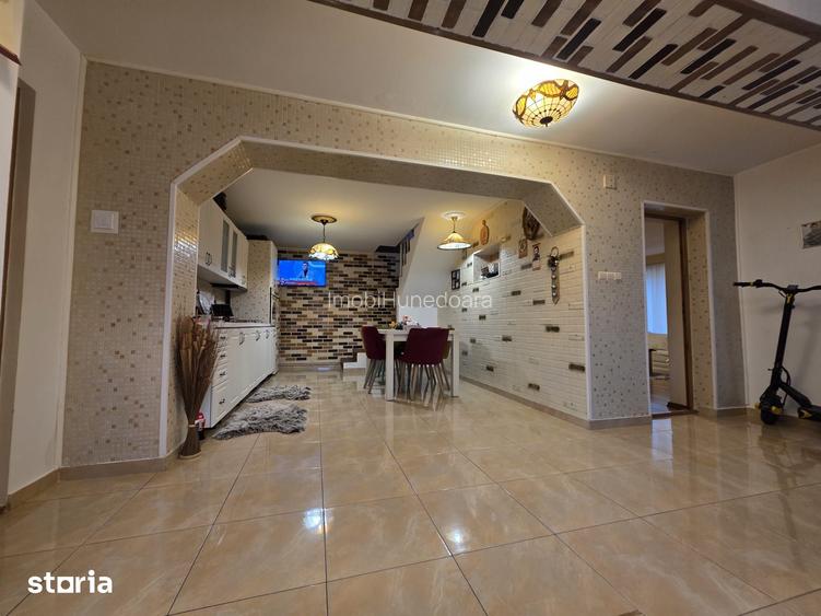 Casa spa?ioasa cu etaj, utilita?i complete ?i piscina Simeria, HD