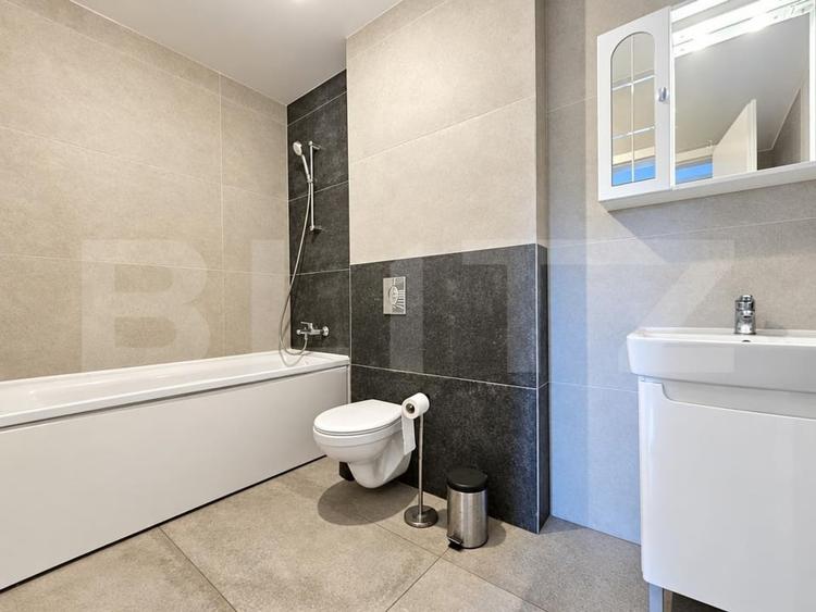 Apartament cu 3 camere semidecomandat, mobilat în Aradului