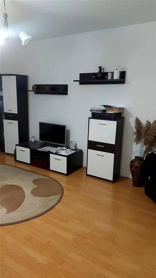 Apartament cu 3 camere decomandat în Soarelui