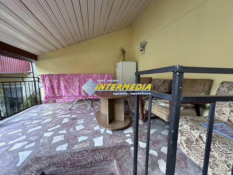 Casă individuală cu 6 camere decomandat cu Canalizare în Cetate
