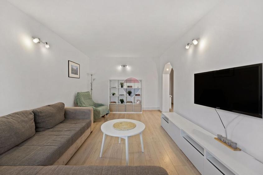 Apartament cu 4 camere decomandat, mobilat în UTA