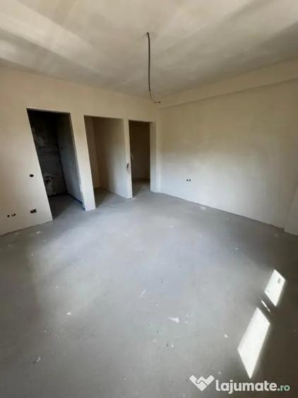Casă cu 4 camere cu Teren 400 Mp în Luna