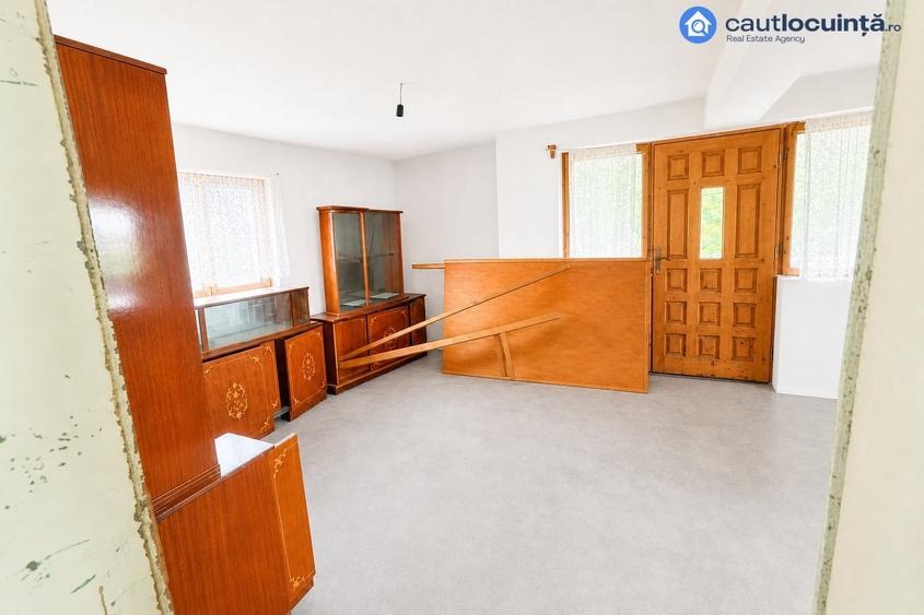 Casă cu 5 camere cu Teren 4900 Mp în Micești