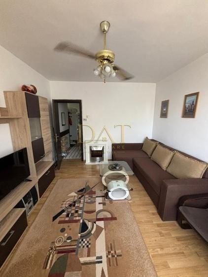 Garsonieră decomandată, mobilată în Gruia