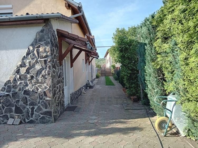 Duplex cu 3 camere cu Canalizare în Gușterița