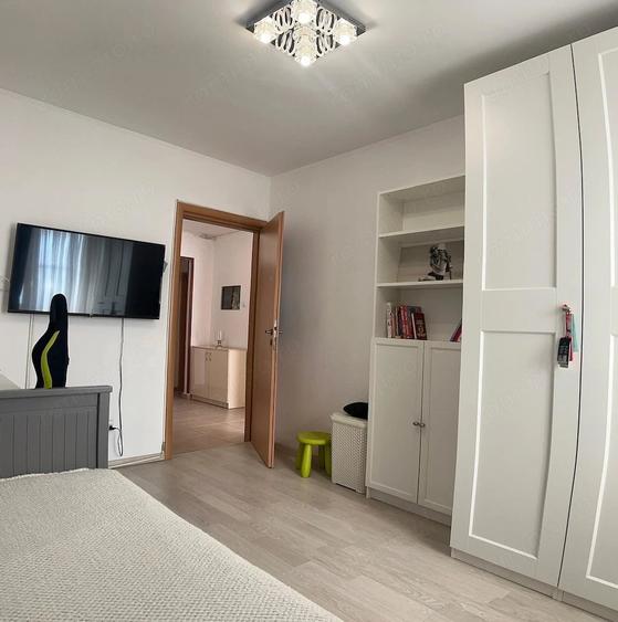 Apartament cu 4 camere decomandat în Berceni