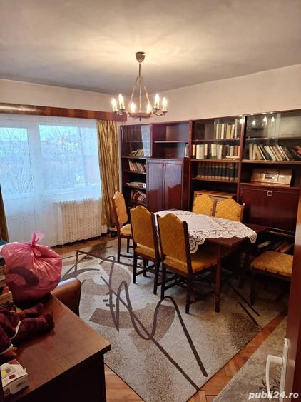 Apartament cu 4 camere decomandat în Central