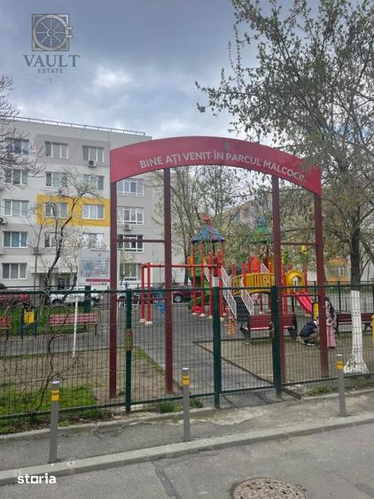 Apartament cu 3 camere semidecomandat în Rahova