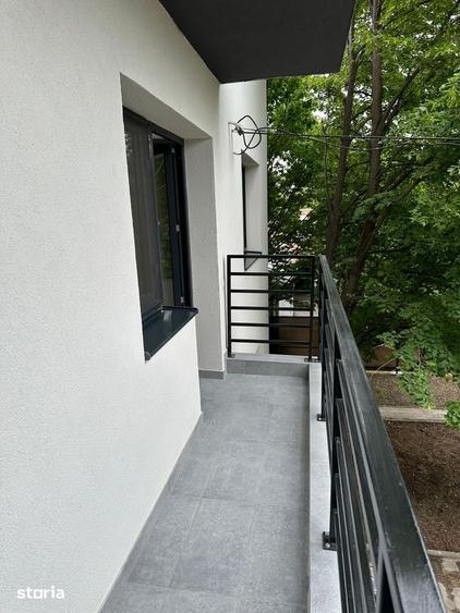 Casă cu 9 camere cu Teren 550 Mp în Drumul Taberei