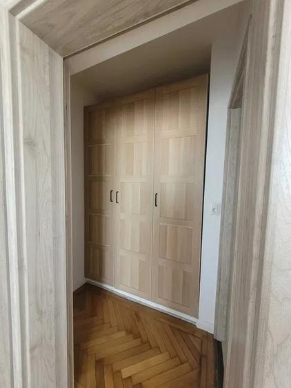 Apartament cu 2 camere semidecomandat, mobilat în 1 Mai