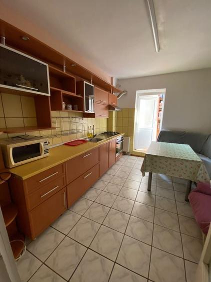 Apartament cu 3 camere decomandat în Vasile Aaron