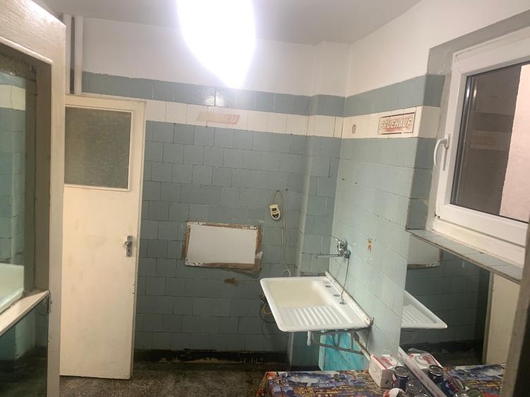 Apartament cu 2 camere semidecomandat în Gara de Nord