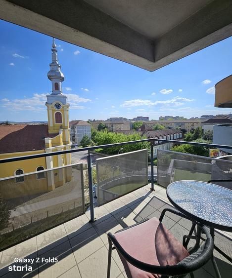 Apartament cu 4 camere semidecomandat în Nufărul