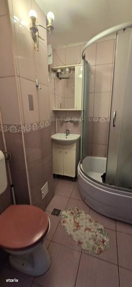 Apartament cu 3 camere decomandat în Micro 6