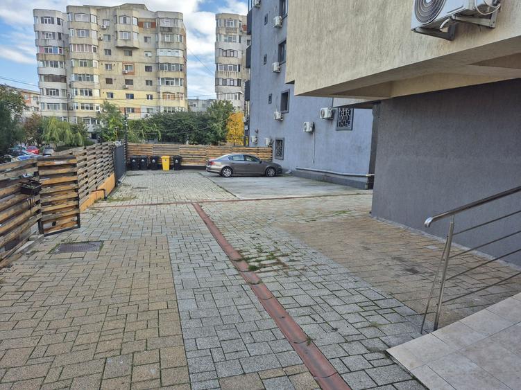 Apartament cu 3 camere decomandat, mobilat în Central