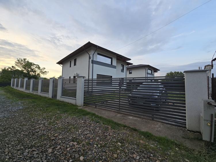 Casă cu 4 camere cu Teren 600 Mp în Copou