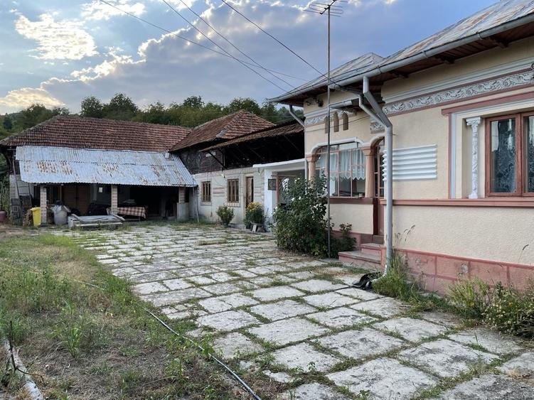 Casă cu 4 camere în Albotele