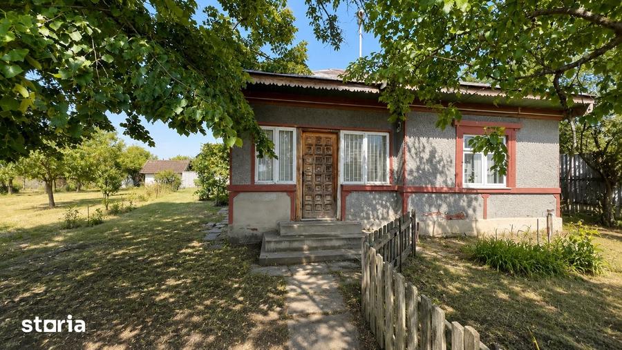 Casă cu 3 camere cu Teren 2500 Mp în Bucșani