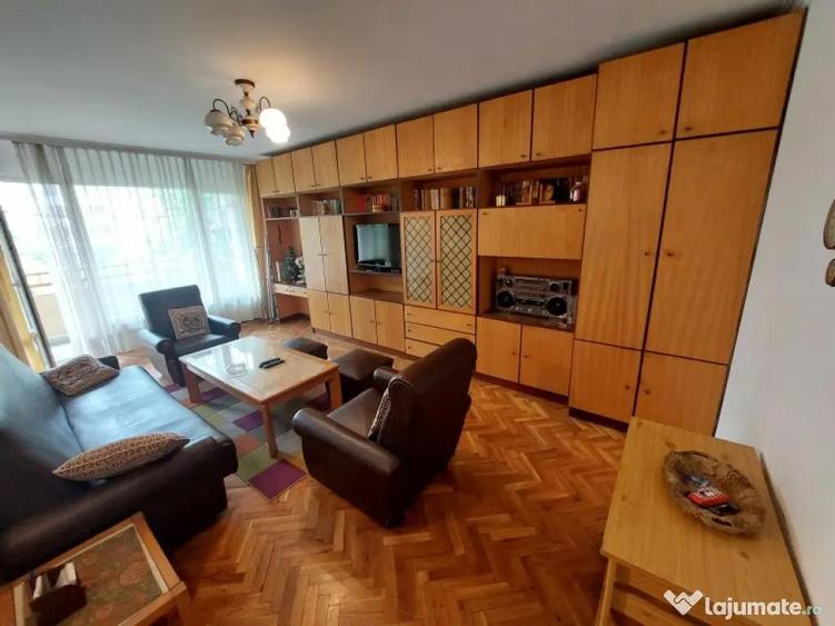 Apartament cu 2 camere decomandat în Badea Cârțan