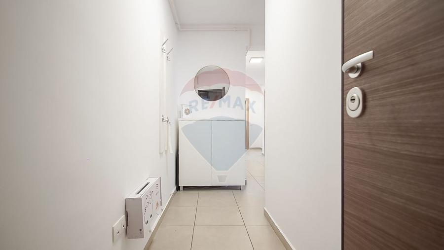 Apartament cu 3 camere decomandat în Tractorul