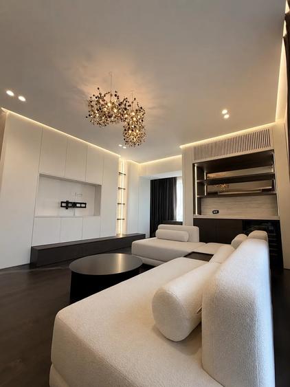 Apartament cu 4 camere decomandat în Pipera